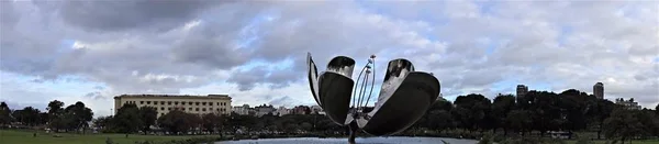 Floralis Generica Est Une Sculpture Métallique Située Sur Plaza Las — Photo