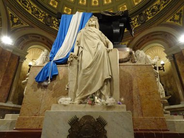 Buenos Aires Metropolitan Katedrali (Kutsal Teslis) Arjantin'in ana Katolik tapınağıdır. San Nicols'un Buenos Aires semtinde yer almaktadır..
