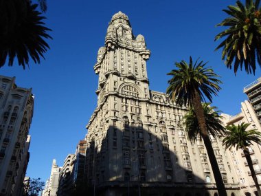 Palacio Salvo, Montevideo şehrinde sembolik bir yapıdır. Uruguay