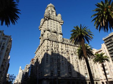 Palacio Salvo, Montevideo şehrinde sembolik bir yapıdır. Uruguay