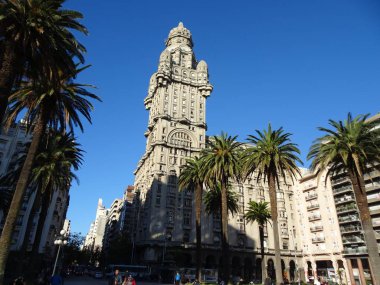 Palacio Salvo, Montevideo şehrinde sembolik bir yapıdır. Uruguay