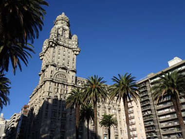 Palacio Salvo, Montevideo şehrinde sembolik bir yapıdır. Uruguay