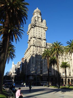 Palacio Salvo, Montevideo şehrinde sembolik bir yapıdır. Uruguay