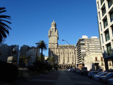 Palacio Salvo, Montevideo şehrinde sembolik bir yapıdır. Uruguay