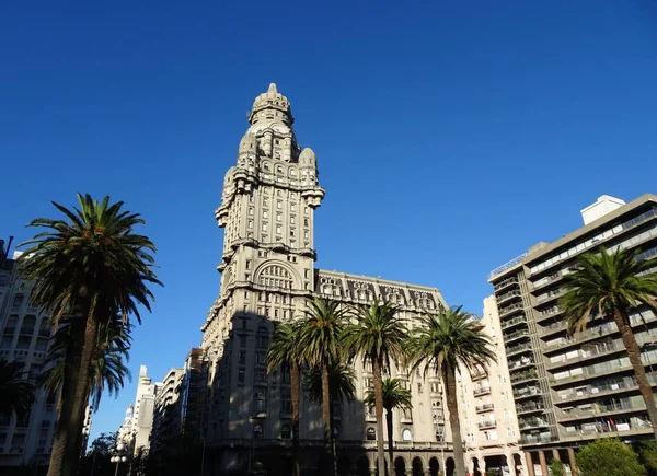 Palacio Salvo Ist Ein Symbolträchtiges Gebäude Der Stadt Montevideo Uruguay — Stockfoto