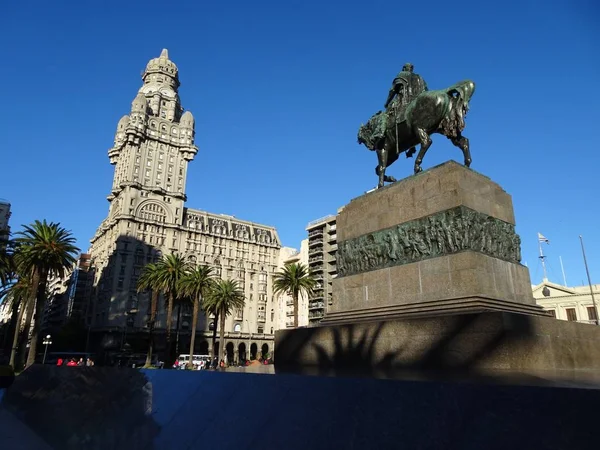 Palacio Salvo Ist Ein Symbolträchtiges Gebäude Der Stadt Montevideo Uruguay — Stockfoto