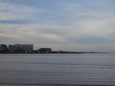 Montevideo'da bir plaj olan Pocitos Plajı tamamen Pocitos semtinde yer almaktadır. Rio de la Plata kıyısında yer alır ve tüm Rambla Repblica del Per sınırları.