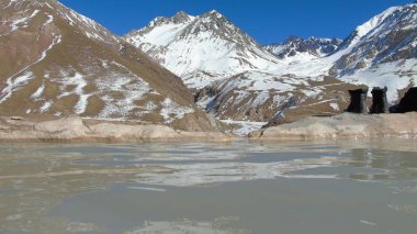 Valle de Colina kaplıcaları, Cajon del Maipo, Cordillera de los Andes, Santiago, Şili, Şili