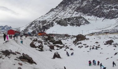 Portillo, Şili'nin Valparaso bölgesinin Los Andes eyaletinde yer alan bir kayak merkezidir. Hem ülkenin hem de güney yarımkürenin başlıca kış merkezlerinden biridir..