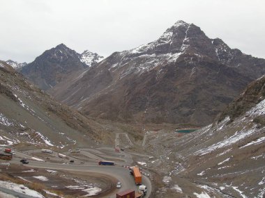 Şili Nevada el Juncal yol, tehlikeli eğrileri yol