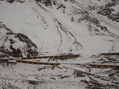 Şili Nevada el Juncal yol, tehlikeli eğrileri yol