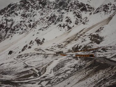 Şili Nevada el Juncal yol, tehlikeli eğrileri yol
