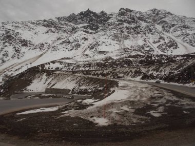 Şili Nevada el Juncal yol, tehlikeli eğrileri yol