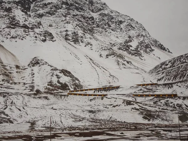 Şili Nevada el Juncal yol, tehlikeli eğrileri yol