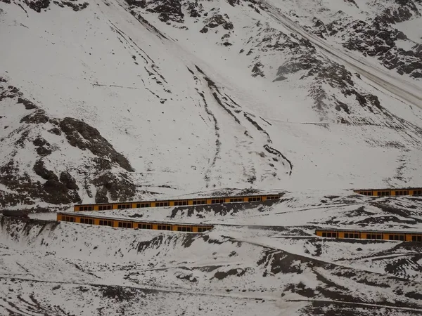 Şili Nevada el Juncal yol, tehlikeli eğrileri yol