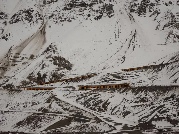 Şili Nevada el Juncal yol, tehlikeli eğrileri yol