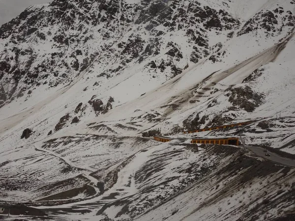 Şili Nevada el Juncal yol, tehlikeli eğrileri yol