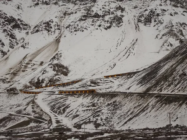 Şili Nevada el Juncal yol, tehlikeli eğrileri yol