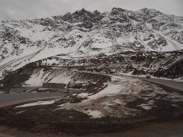 Şili Nevada el Juncal yol, tehlikeli eğrileri yol