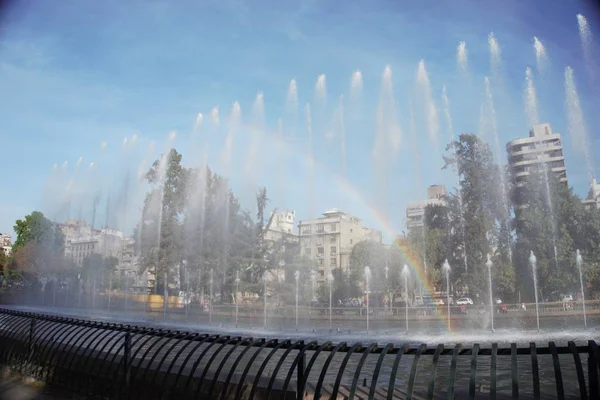 Fuente Agua Con Arco Iris —  Fotos de Stock