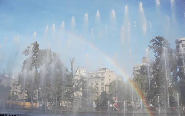 Fuente Agua Con Arco Iris —  Fotos de Stock