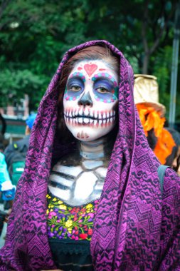 Mexico City, Meksika, 26 Ekim 2016: Ölülerin günü, kılık bir kadın portresi geçit Mexico City'de