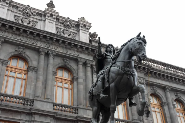 Charles IV Mexico city şehir Manuel tols Meydanı'nda yer alan İspanya'nın atlı heykeli. Bu heykel 