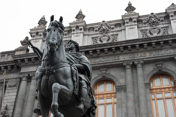 Charles IV Mexico city şehir Manuel tols Meydanı'nda yer alan İspanya'nın atlı heykeli. Bu heykel 