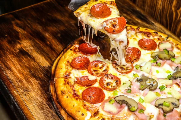 Lezzetli taze biberli Pizza olarak skapula dilim
