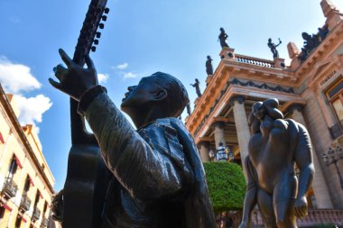 Guanajuato, Meksika; 26 Ekim 2018: The Jurez Theatre and the Callejoneada in Guanajuato city 