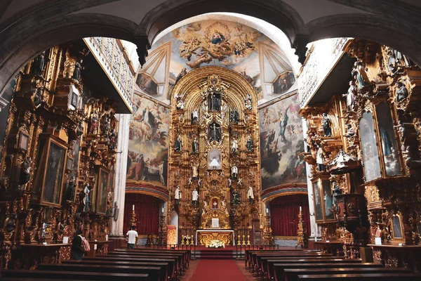 Ciudad de Mxico, Mxico; 24 de julio de 2019: interior de una iglesia en el centro de la ciudad de Mxico, parroquia de Nuestra Seora del Pilar