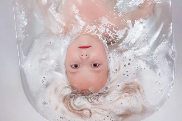 Retrato Una Linda Chica Baño —  Fotos de Stock