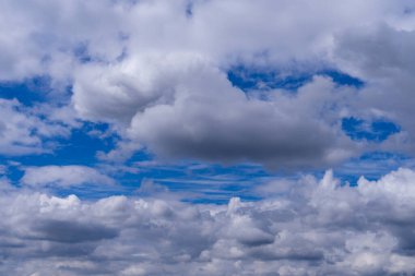 Güzel Bulutlu Mavi Gökyüzü