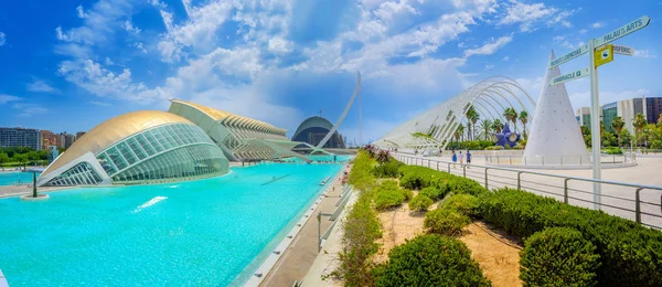 Valencia, İspanya - 07.07.2018: Panoramik şehir sanat ve bilim (Ciudad de Las Artes y las Ciencias) yüksek çözünürlük ve kalitede resim parlak renklerde