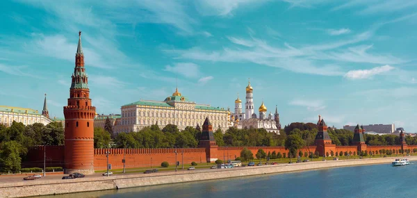 Moskova Kremlin Köprüsü - parlak renk panorama yüksek çözünürlük ve kalitede panoramik manzaralı