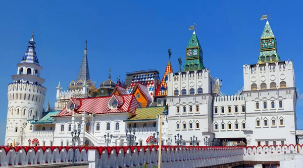 Izmailovo Kremlin Moskova-Rusya tarihi taş ve ahşap mimari çeşitli güzel geleneksel öğeleri ile