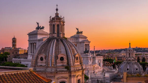 Hermosa Puesta Sol Roma Colores Naranja Rosa Púrpura Púrpura Una Fotos De Stock