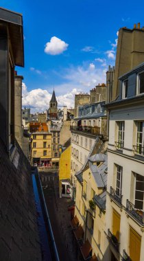 Eski Paris, Ortaçağ Kulesi Saint-Germain-des-Prs (Saint-Germain, 6 bölgesi Benedictine Abbey mimarisinde binanın çatı güzel manzara)
