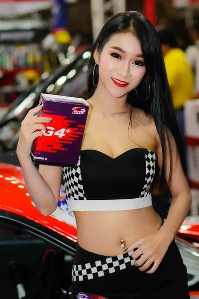 Bangkok Tailandia Julio 2018 Una Presentadora Identificada Posa Salón Internacional — Foto de Stock