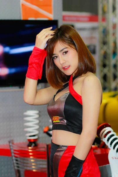 Bangkok Tailandia Julio 2018 Una Presentadora Identificada Posa Salón Internacional —  Fotos de Stock