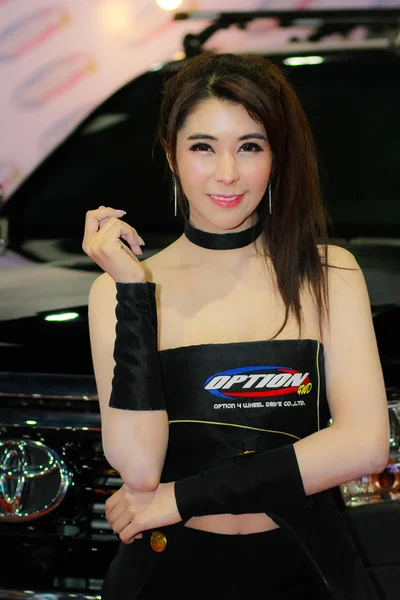 2018年7月08日 在曼谷国际汽车沙龙在泰国曼谷的身份不明的女主持人在2018年7月08日 — 图库照片