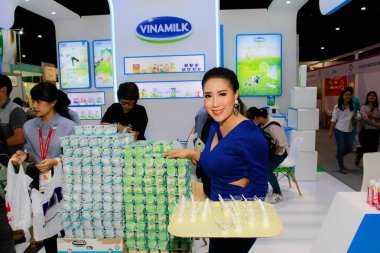 Bangkok, Tayland - 02 Haziran 2018: Kimliği belirsiz kadın sunucu poz Thaifex - Bangkok, Tayland Gıda Asya 2018 02 Haziran 2018 Dünya.