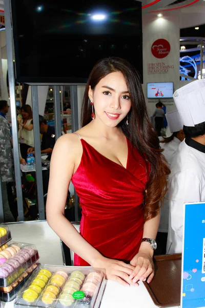 Бангкок Таиланд Июня 2018 Года Неизвестная Женщина Ведущая Позирует Thaifex — стоковое фото