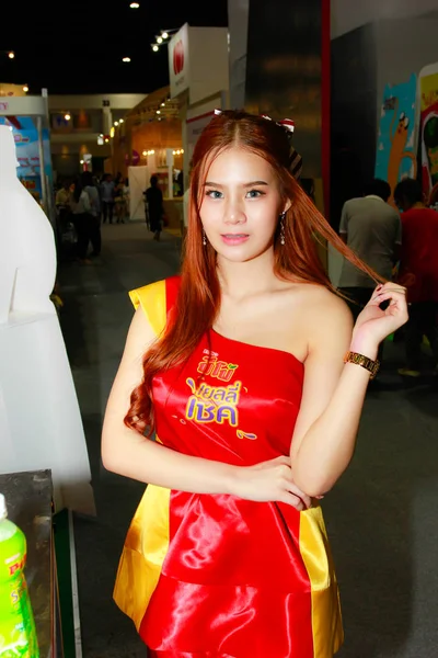 Bangkok Thailandia Giugno 2018 Una Presentatrice Non Identificata Posa Nel — Foto Stock