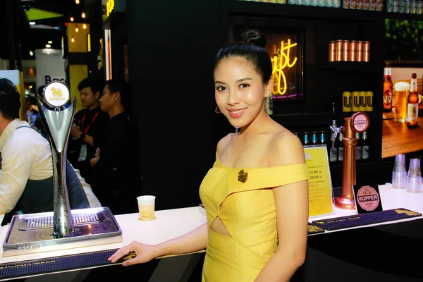 Bangkok Tailandia Junio 2018 Mujeres Presentadoras Identificadas Posan Thaifex World —  Fotos de Stock
