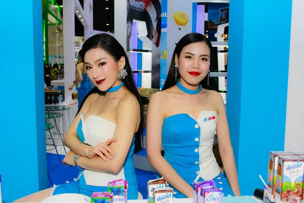 2018年6月02日 在泰国曼谷 2018 Thaifex 世界食品亚洲的不知名的女主持人在2018年6月02日 — 图库照片