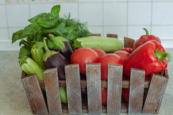 Korb Mit Frischem Gemüse — Stockfoto