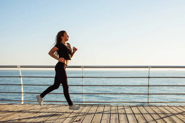 Kobieta Bardzo Sportowy Jogging — Zdjęcie stockowe