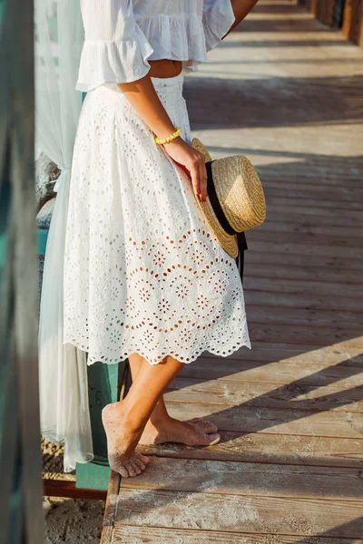 Mujer Blanca Posando Con Sombrero Copa — Foto de Stock