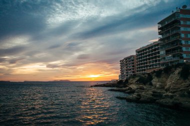 Ibiza plajlarında Kafelerde Gün batımı